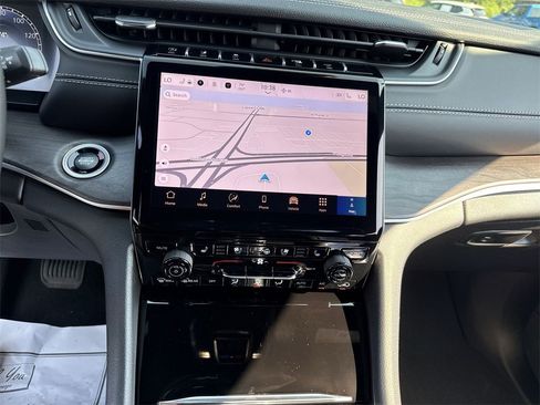 New 2025 Jeep Grand Cherokee L Limited w/ Luxury Tech Group II image 25