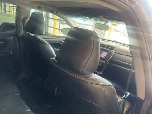 Used 2015 Toyota Camry XLE w/ Moonroof Package image 12