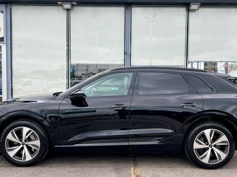 Used 2024 Audi Q8 e-tron Premium AWD/4WD image 38