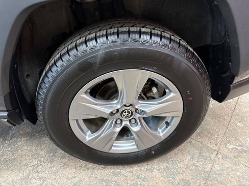 Used 2022 Toyota RAV4 XLE w/ XLE Grade Weather Package image 7