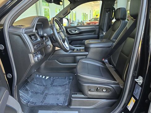 Certified 2024 GMC Yukon XL SLT w/ SLT Luxury Package AWD/4WD image 24
