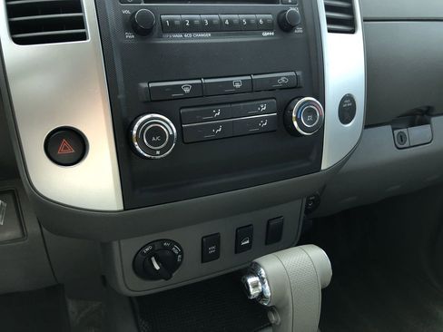 Used 2011 Nissan Frontier SV w/ SV Premium Utility Pkg image 28