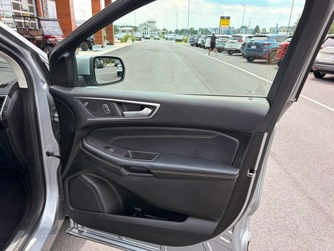 Used 2022 Ford Edge Titanium AWD/4WD image 13