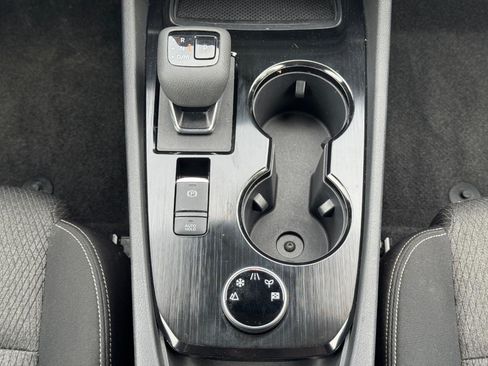 Used 2025 Nissan Rogue SV AWD/4WD image 16
