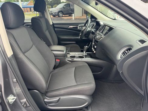 Used 2020 Nissan Pathfinder SV FWD image 21
