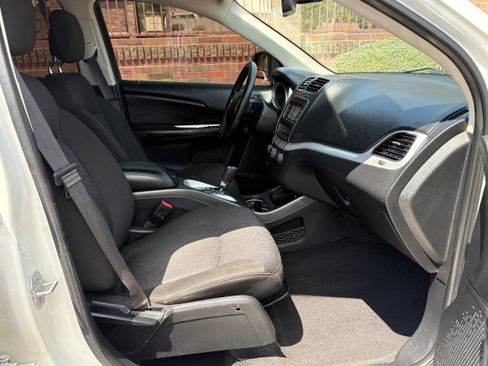 Used 2019 Dodge Journey SE FWD image 11
