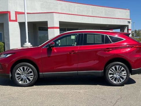 Certified 2022 Toyota Venza XLE AWD/4WD image 9