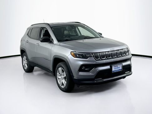 Used 2022 Jeep Compass Latitude w/ Convenience Group AWD/4WD image 3