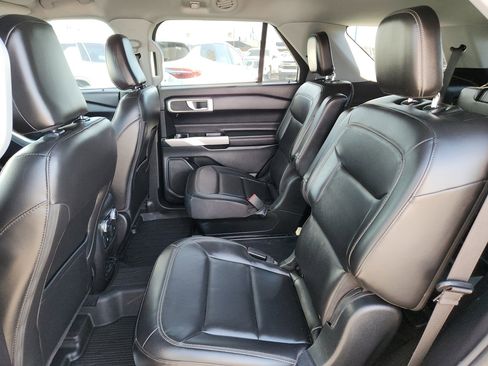 Used 2022 Ford Explorer XLT w/ Equipment Group 202A image 9