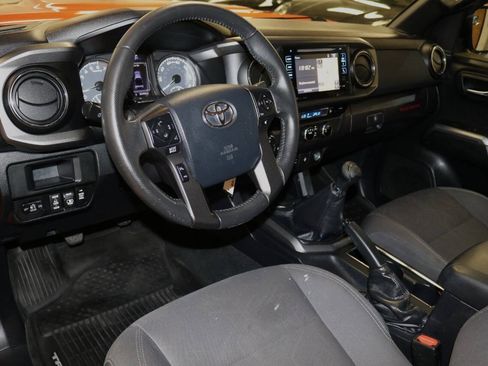 Used 2017 Toyota Tacoma TRD Sport w/ Premium & Technology Package AWD/4WD image 16