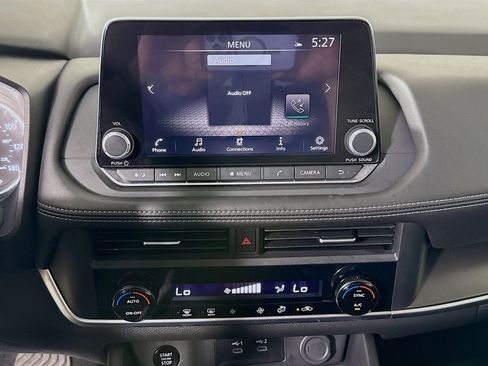 Used 2025 Nissan Rogue SV image 18