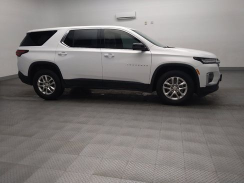 Used 2022 Chevrolet Traverse LS FWD image 11