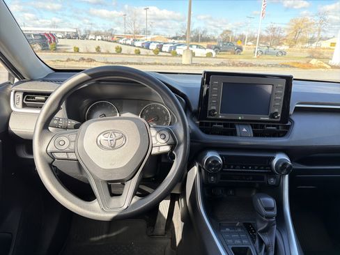 Used 2021 Toyota RAV4 XLE image 12