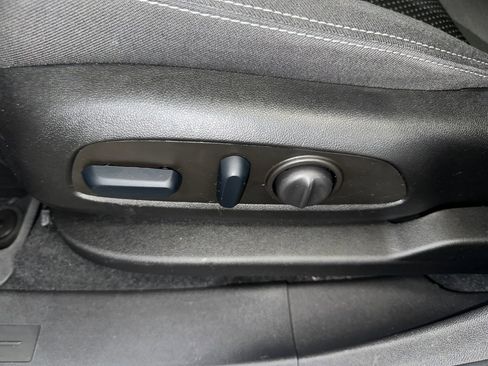 Certified 2023 GMC Terrain SLE w/ Driver Convenience Package image 3