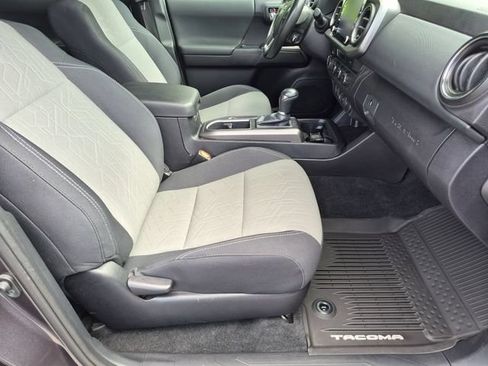 Used 2021 Toyota Tacoma TRD Off-Road AWD/4WD image 19