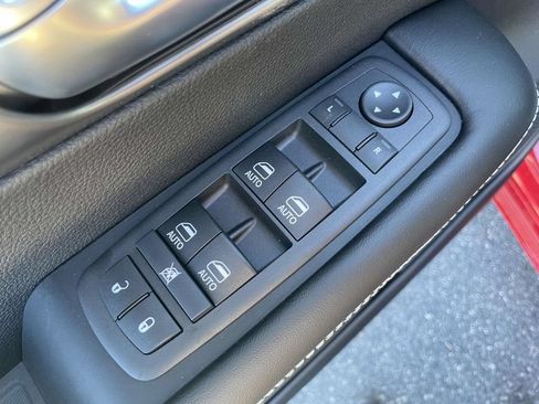 New 2026 Chrysler Pacifica Select FWD image 25