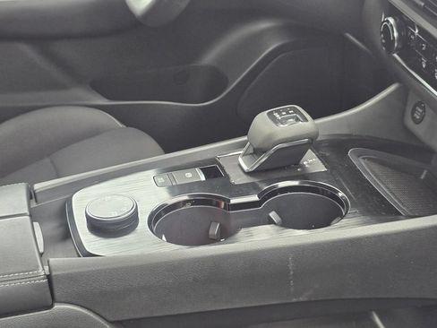 Used 2024 Nissan Rogue S AWD/4WD image 14