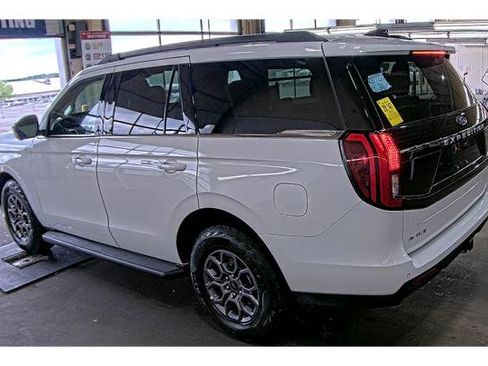 Used 2025 Ford Expedition Active AWD/4WD image 4