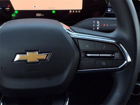 Used 2025 Chevrolet Equinox EV LT image 19