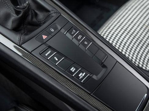 Certified 2018 Porsche 911 GT3 RWD image 40