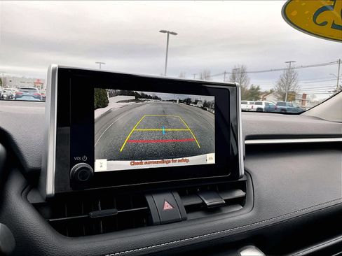 Used 2025 Toyota RAV4 XLE image 19