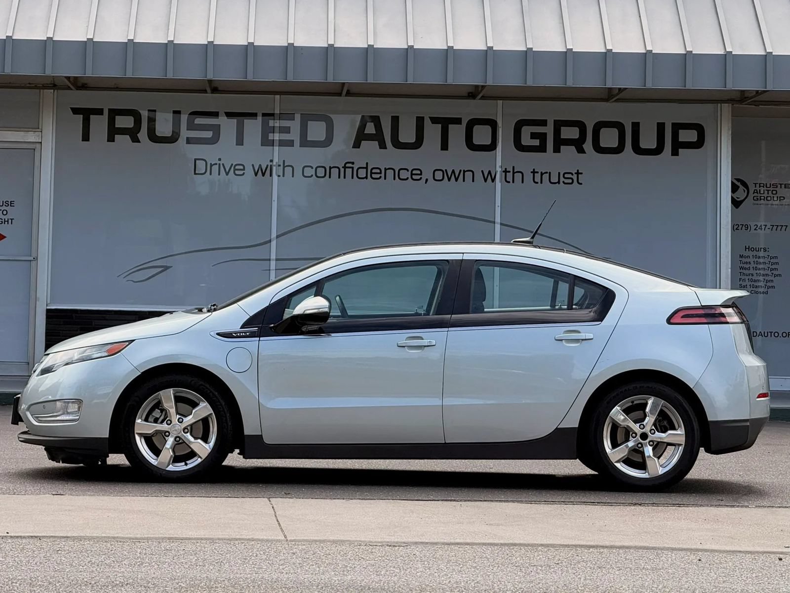 Used 2011 Chevrolet Volt Premium w/ Premium Trim Package FWD image 6