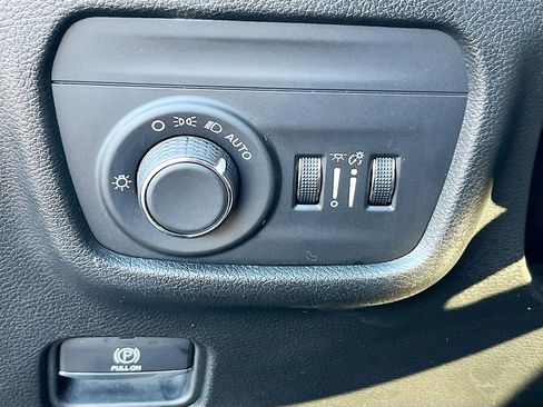 Used 2025 Jeep Grand Cherokee Laredo w/ Trailer Tow Package image 10