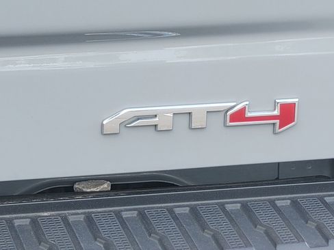 Used 2024 GMC Sierra 1500 AT4 w/ Technology Package AWD/4WD image 11
