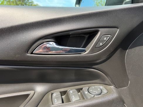 Used 2022 Chevrolet Equinox LT w/ Driver Convenience Package FWD image 13