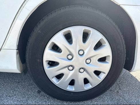 Used 2012 Toyota Camry LE image 19