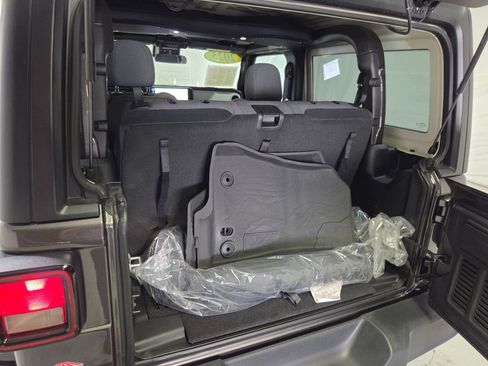 Certified 2025 Jeep Wrangler Sport AWD/4WD image 25