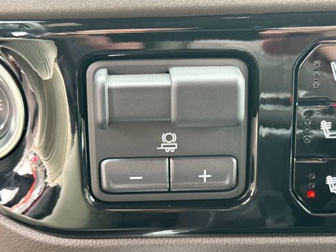 Used 2025 GMC Sierra 1500 SLT w/ SLT Premium Plus Package image 41