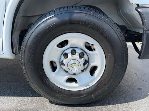 Used 2022 Chevrolet Express 2500 w/ Driver Convenience Package RWD image 31