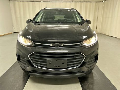 Used 2022 Chevrolet Trax LT w/ Driver Confidence Package image 3