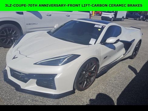 Used 2023 Chevrolet Corvette Z06 image 1