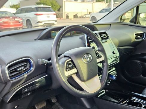 Used 2017 Toyota Prius Three Touring FWD image 9