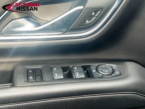 Used 2024 GMC Yukon SLT image 23