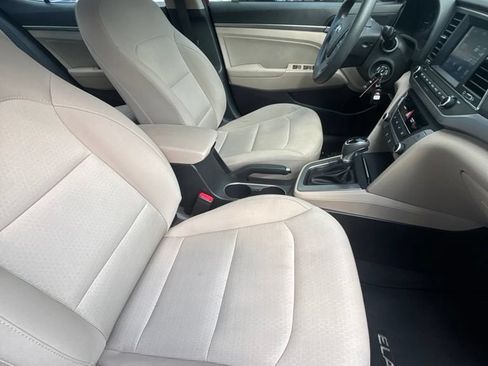 Used 2017 Hyundai Elantra SE FWD image 24