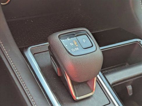Used 2022 Nissan Pathfinder SL AWD/4WD image 5