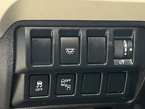 Used 2020 Subaru Ascent Premium image 31