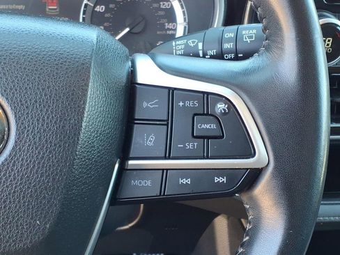 Used 2023 Toyota Highlander XLE image 23