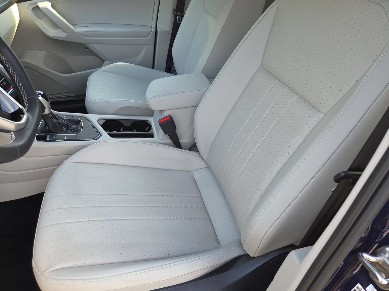 Used 2023 Volkswagen Tiguan SE FWD image 13