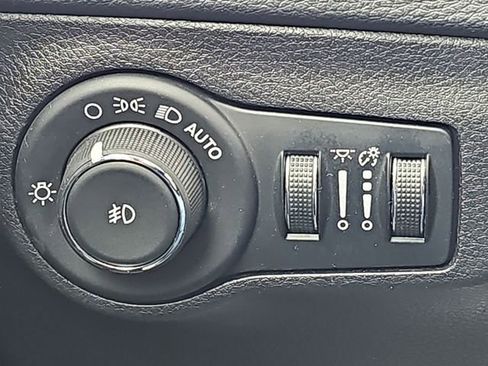 Used 2019 Jeep Compass Latitude w/ Cold Weather Group AWD/4WD image 18