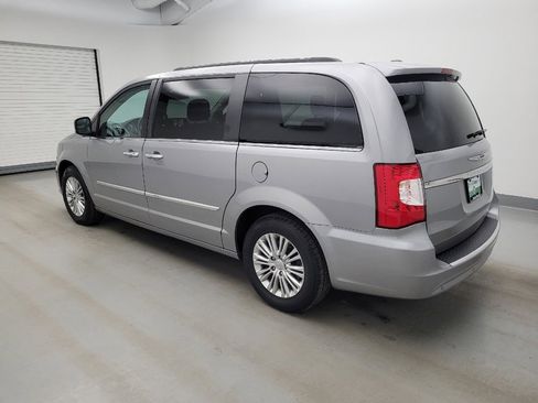 Used 2015 Chrysler Town & Country Touring-L w/ Driver Convenience Group FWD image 3