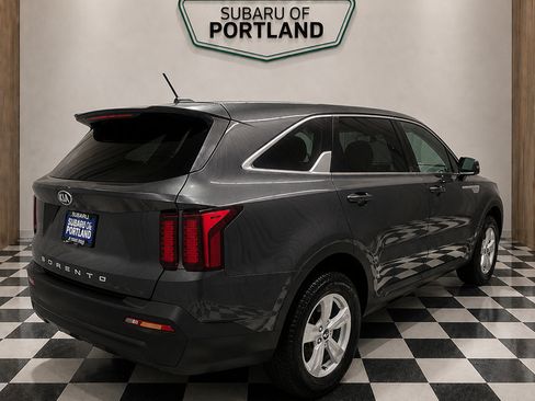 Used 2021 Kia Sorento LX AWD/4WD image 3