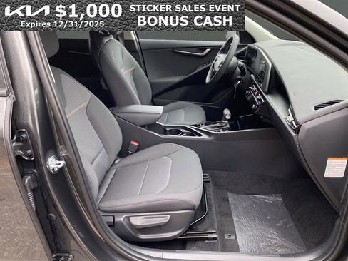 New 2025 Kia Niro LX image 29