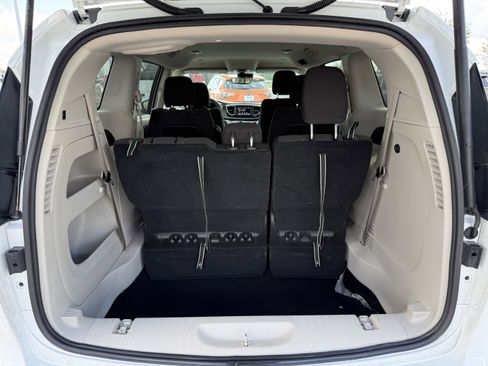 Used 2023 Chrysler Voyager LX FWD image 28