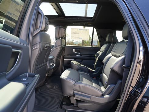 New 2026 Ford Expedition Max Platinum w/ Stealth Appearance Package AWD/4WD image 18