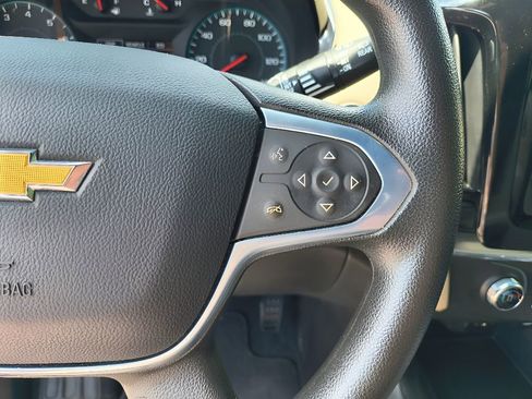 Used 2022 Chevrolet Traverse LS FWD image 19