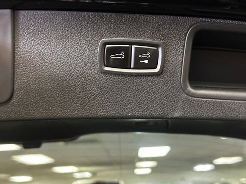 Used 2018 Porsche Macan image 21